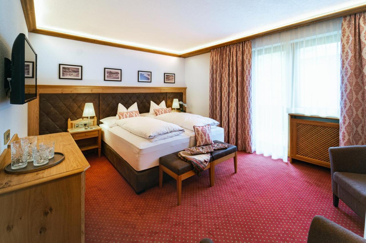 Hotel Ulli Zürs Exteriör bild